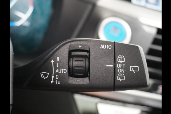 BMW iX3 AUT. 286pk 80kWh Pano/Schuif-Kant-Dak Leder+elektr.SportStoel+Verwarmd M-Sport-St+ M-Aeropack 20"Lmv Apple Android Carplay WiFi  Driving-Assist-Pro Connected-Pack-Pro Digital-Key Elektr.-A-Klep Cockpit-Live-Pro 3-zone Ecc Hemel-Zwart Head-up display Live-Cockpit-Pro Akoustiekglas DAB Driving assistant Uitwijk-Aassistent Verkeersbord detectie Exterior-Line Snelladen tot 150kWh/11kwh 3-fase (thuis)  €72500 nieuwprijs Orig.NLse auto