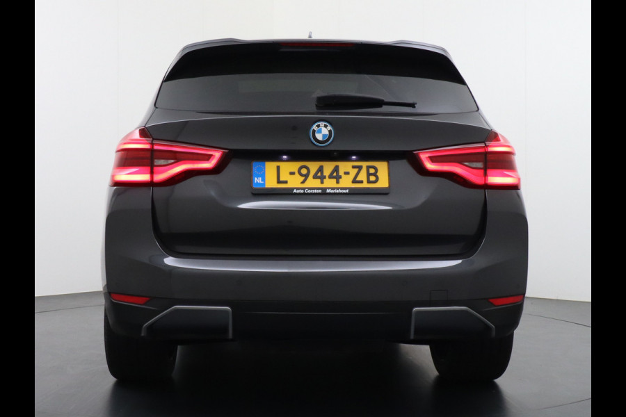 BMW iX3 AUT. 286pk 80kWh Pano/Schuif-Kant-Dak Leder+elektr.SportStoel+Verwarmd M-Sport-St+ M-Aeropack 20"Lmv Apple Android Carplay WiFi  Driving-Assist-Pro Connected-Pack-Pro Digital-Key Elektr.-A-Klep Cockpit-Live-Pro 3-zone Ecc Hemel-Zwart Head-up display Live-Cockpit-Pro Akoustiekglas DAB Driving assistant Uitwijk-Aassistent Verkeersbord detectie Exterior-Line Snelladen tot 150kWh/11kwh 3-fase (thuis)  €72500 nieuwprijs Orig.NLse auto