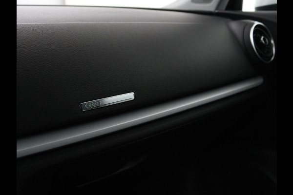 Audi A3 1.0 TFSI | Automaat | Panoramadak | Adaptive cruise | Climate control | Navigatie | Xenon | Parkeerhulp | Bluetooth