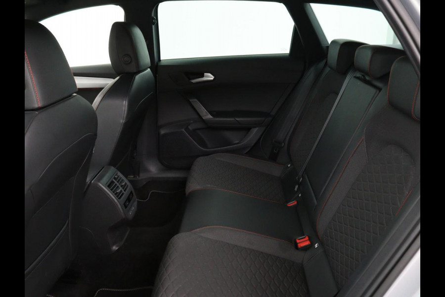 Seat Leon 1.4 TSI eHybrid PHEV FR | Carplay | Sfeerverlichting | Navigatie | Full LED | Sportstoelen | Parkeerhulp | Climate control | Cruise control
