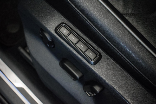 Volkswagen Tiguan 1.4 TSI ACT Highline Automaat ORG NL [ Pano Virtual Memory Leder EL-Trekhaak Carplay LED Adaptive Cruise ]