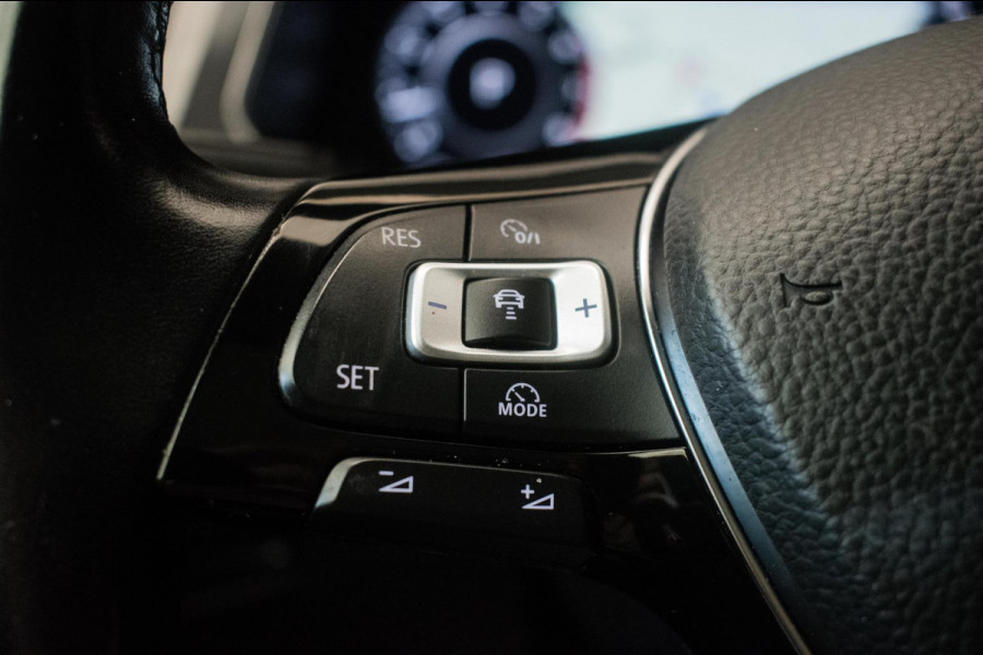 Volkswagen Tiguan 1.4 TSI ACT Highline Automaat ORG NL [ Pano Virtual Memory Leder EL-Trekhaak Carplay LED Adaptive Cruise ]