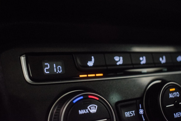 Volkswagen Tiguan 1.4 TSI ACT Highline Automaat ORG NL [ Pano Virtual Memory Leder EL-Trekhaak Carplay LED Adaptive Cruise ]