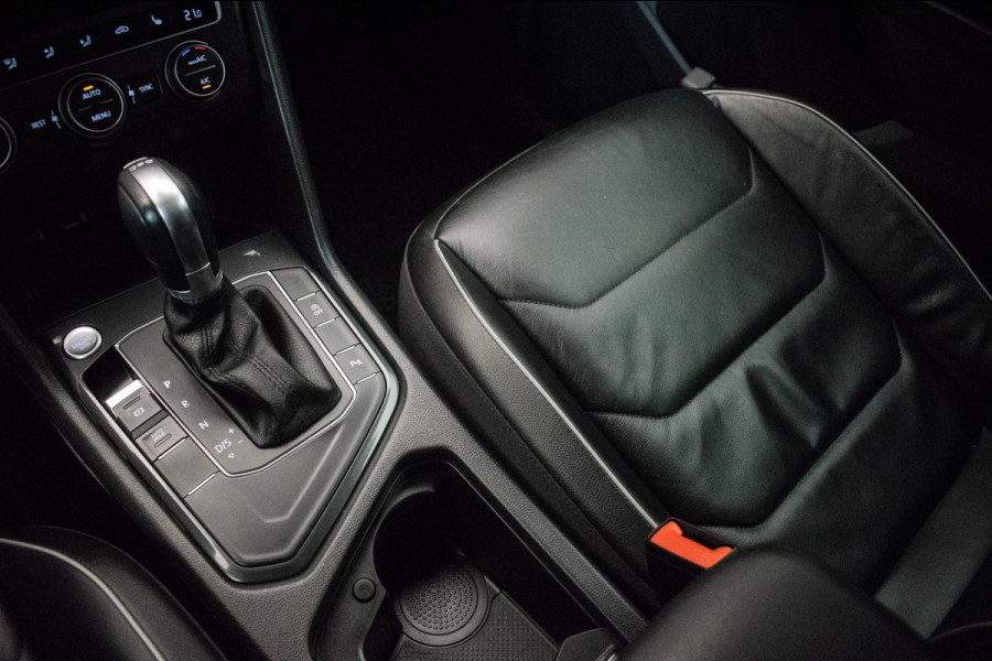 Volkswagen Tiguan 1.4 TSI ACT Highline Automaat ORG NL [ Pano Virtual Memory Leder EL-Trekhaak Carplay LED Adaptive Cruise ]