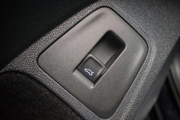 Volkswagen Tiguan 1.4 TSI ACT Highline Automaat ORG NL [ Pano Virtual Memory Leder EL-Trekhaak Carplay LED Adaptive Cruise ]