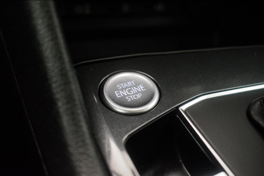 Volkswagen Tiguan 1.4 TSI ACT Highline Automaat ORG NL [ Pano Virtual Memory Leder EL-Trekhaak Carplay LED Adaptive Cruise ]