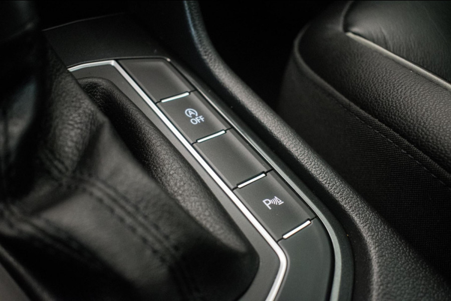 Volkswagen Tiguan 1.4 TSI ACT Highline Automaat ORG NL [ Pano Virtual Memory Leder EL-Trekhaak Carplay LED Adaptive Cruise ]