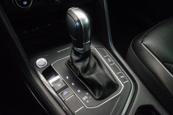 Volkswagen Tiguan 1.4 TSI ACT Highline Automaat ORG NL [ Pano Virtual Memory Leder EL-Trekhaak Carplay LED Adaptive Cruise ]