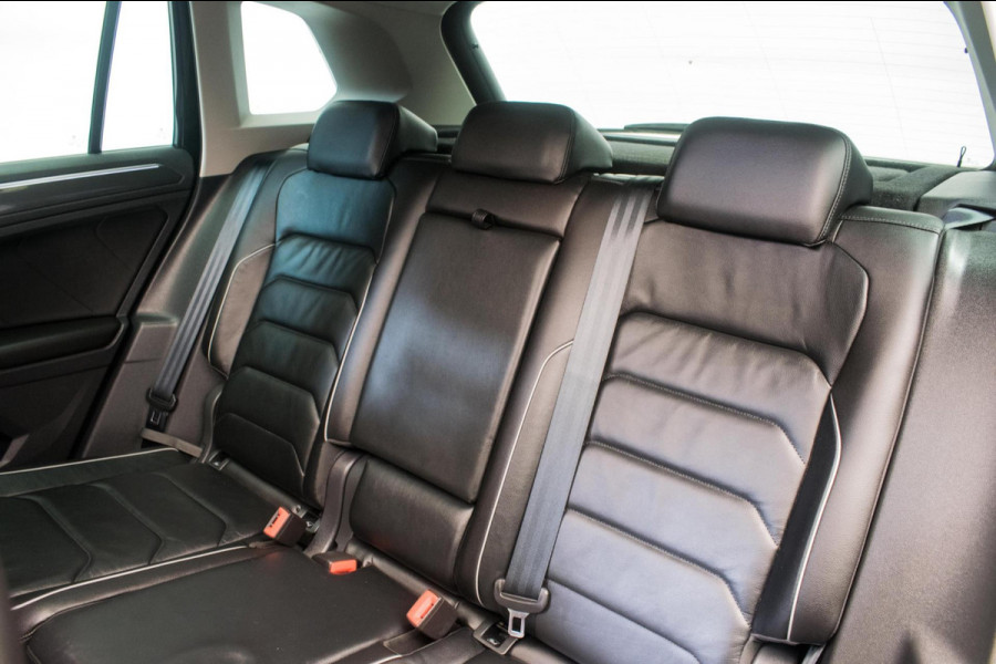 Volkswagen Tiguan 1.4 TSI ACT Highline Automaat ORG NL [ Pano Virtual Memory Leder EL-Trekhaak Carplay LED Adaptive Cruise ]