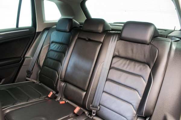 Volkswagen Tiguan 1.4 TSI ACT Highline Automaat ORG NL [ Pano Virtual Memory Leder EL-Trekhaak Carplay LED Adaptive Cruise ]