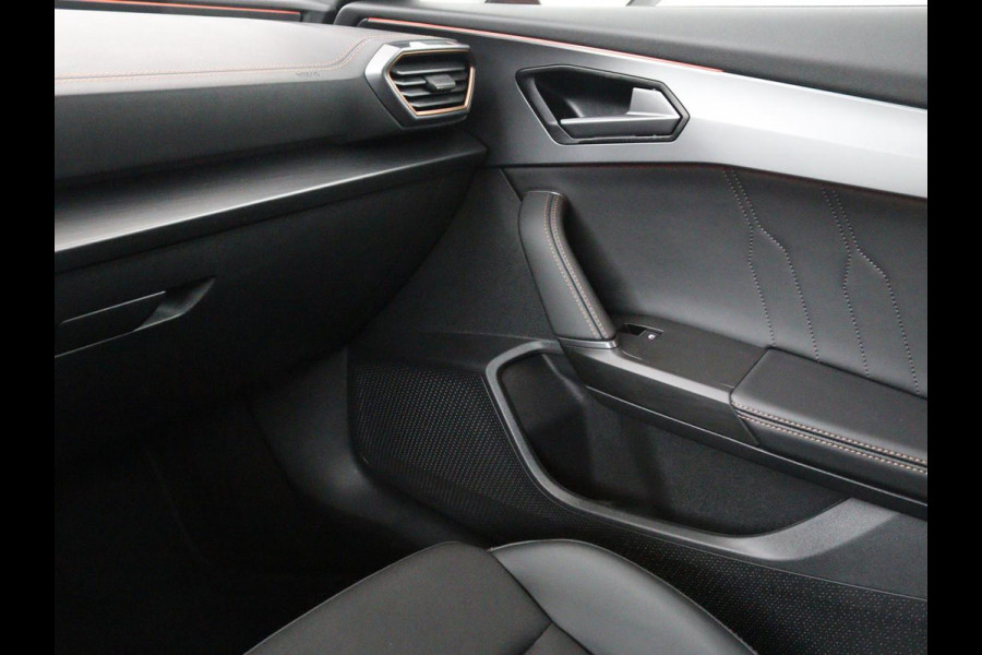 CUPRA Formentor 1.4 e-Hybrid VZ | 245pk | Stuurverwarming | Adaptive cruise | Camera | Navigatie | Keyless | Full LED | Sportstoelen | PHEV