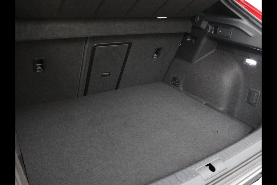 CUPRA Formentor 1.4 e-Hybrid VZ | 245pk | Stuurverwarming | Adaptive cruise | Camera | Navigatie | Keyless | Full LED | Sportstoelen | PHEV