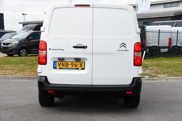 Citroën ë-Jumpy L2 50 kWh Black & White Edition Cruise, Sensoren, 136pk, Radio, Uniek!