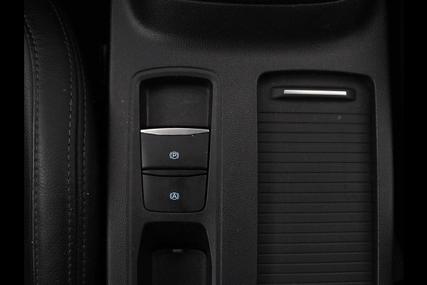 Ford Focus 1.0 EcoBoost Hybrid Active | Leder | Trekhaak | Camera | Carplay | Full LED | Keyless | Navigatie | Climate control