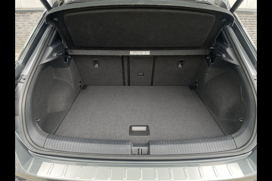 Volkswagen T-Roc 1.5 TSI Sport LED | Trekhaak | Carplay | Camera | PDC