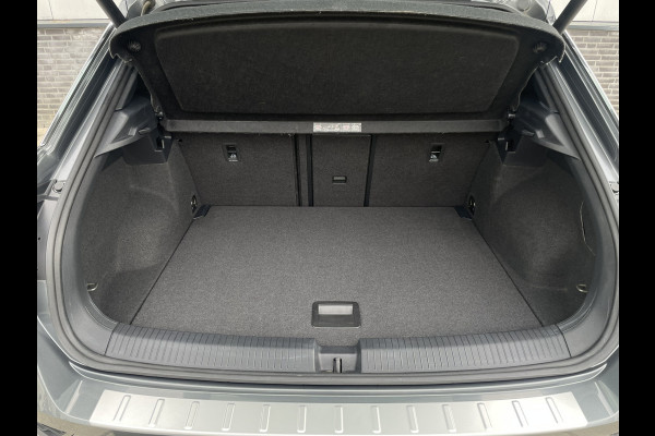 Volkswagen T-Roc 1.5 TSI Sport LED | Trekhaak | Carplay | Camera | PDC