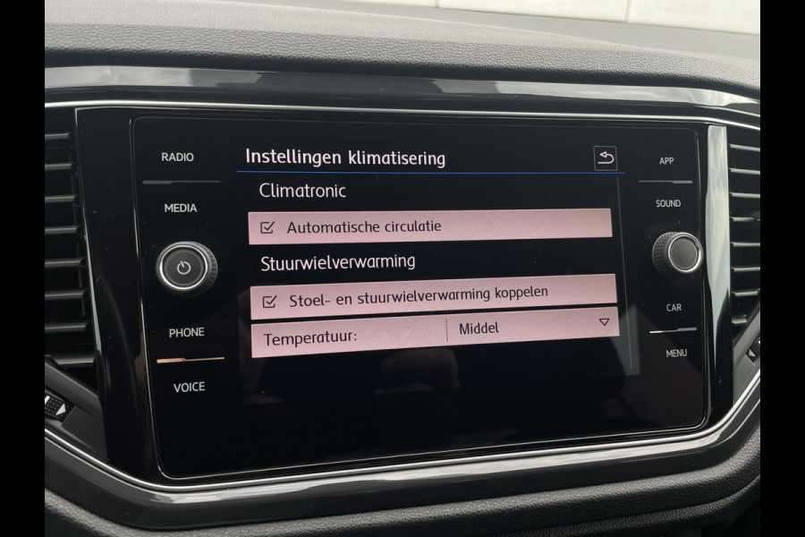 Volkswagen T-Roc 1.5 TSI Sport LED | Trekhaak | Carplay | Camera | PDC