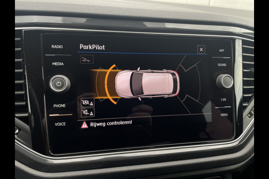 Volkswagen T-Roc 1.5 TSI Sport LED | Trekhaak | Carplay | Camera | PDC