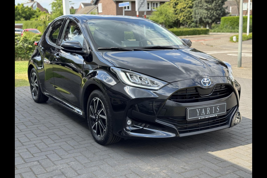 Toyota Yaris 1.5 Hybrid Dynamic Plus | Stoelverwarming, Keyless, LED, Lichtmetalen velgen, Parkeercamera, Adaptive cruise control