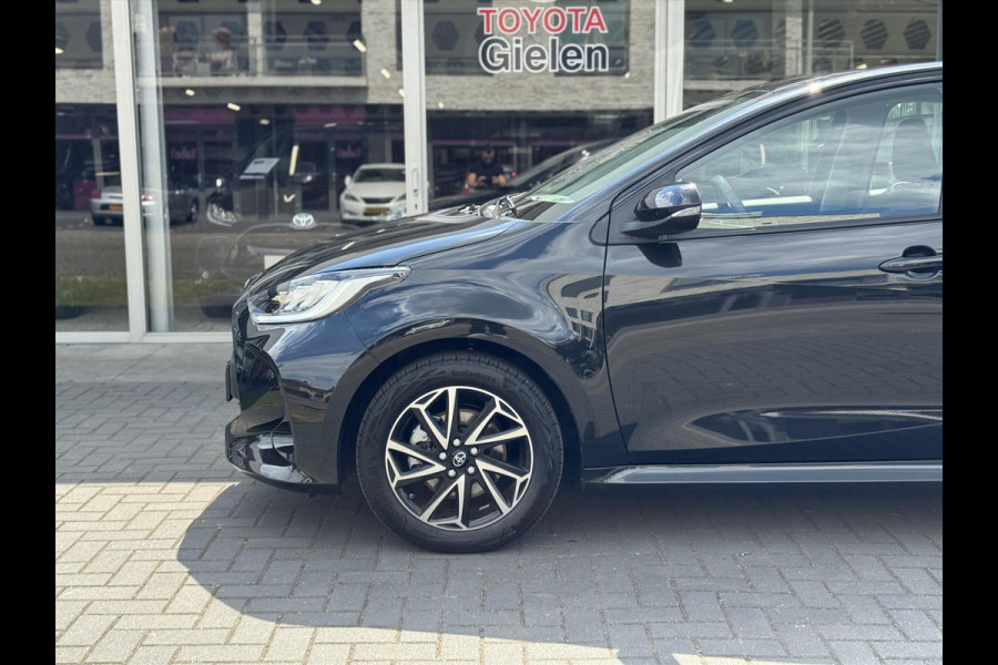 Toyota Yaris 1.5 Hybrid Dynamic Plus | Stoelverwarming, Keyless, LED, Lichtmetalen velgen, Parkeercamera, Adaptive cruise control