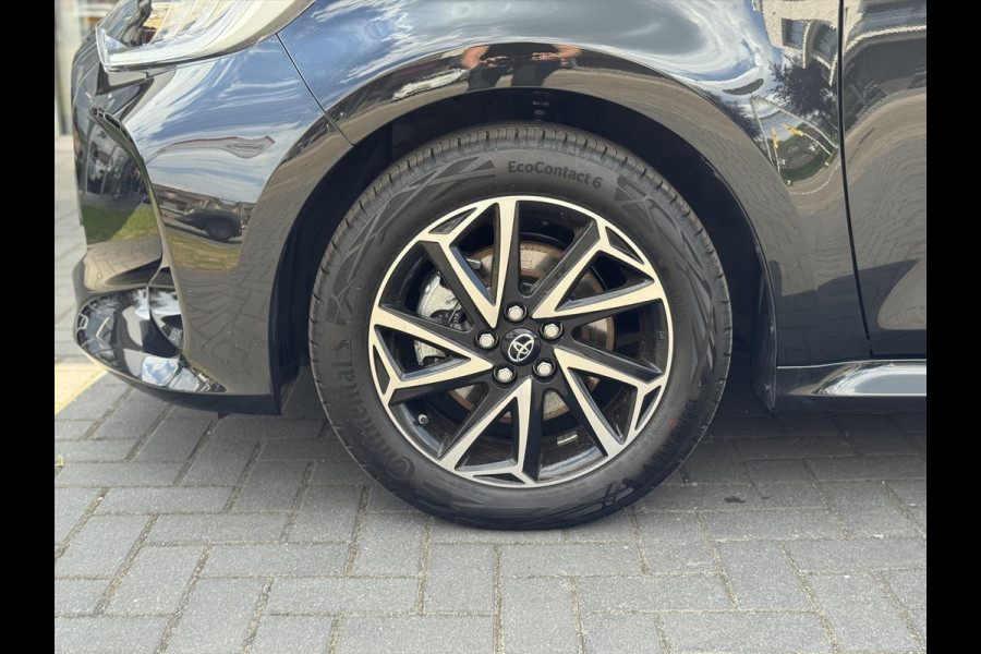 Toyota Yaris 1.5 Hybrid Dynamic Plus | Stoelverwarming, Keyless, LED, Lichtmetalen velgen, Parkeercamera, Adaptive cruise control