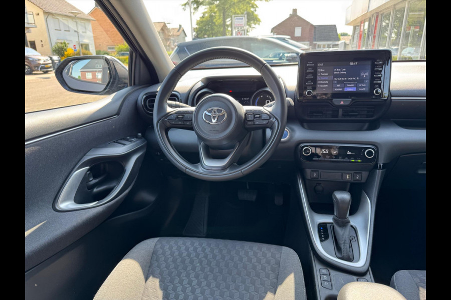 Toyota Yaris 1.5 Hybrid Dynamic Plus | Stoelverwarming, Keyless, LED, Lichtmetalen velgen, Parkeercamera, Adaptive cruise control