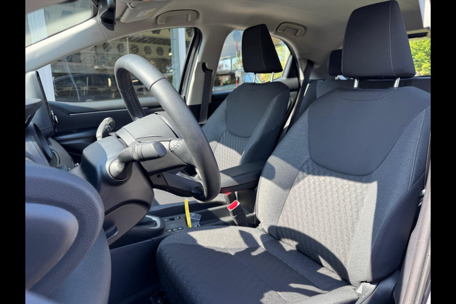 Toyota Yaris 1.5 Hybrid Dynamic Plus | Stoelverwarming, Keyless, LED, Lichtmetalen velgen, Parkeercamera, Adaptive cruise control