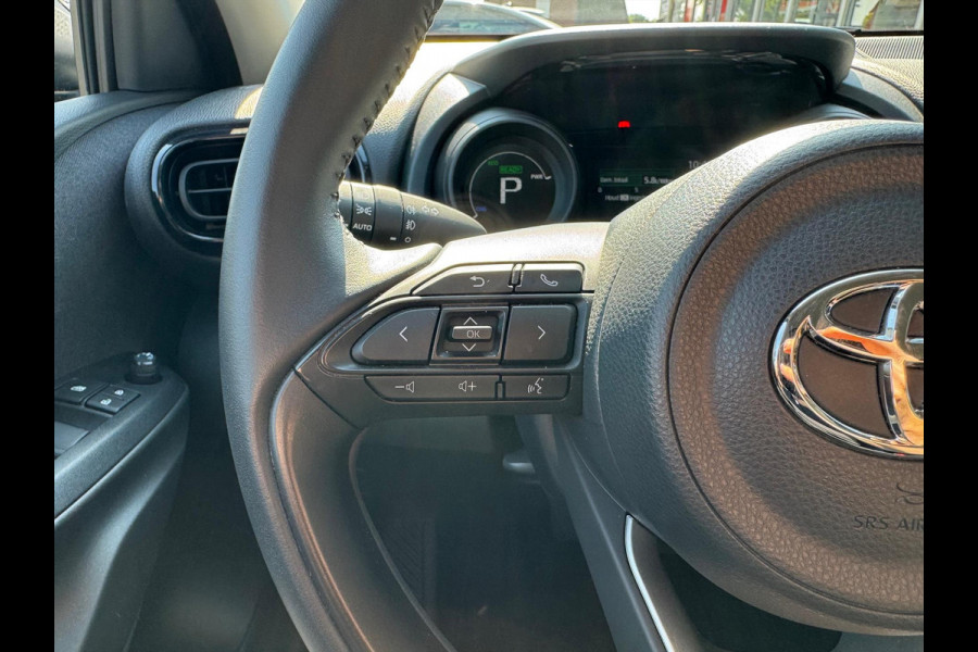 Toyota Yaris 1.5 Hybrid Dynamic Plus | Stoelverwarming, Keyless, LED, Lichtmetalen velgen, Parkeercamera, Adaptive cruise control
