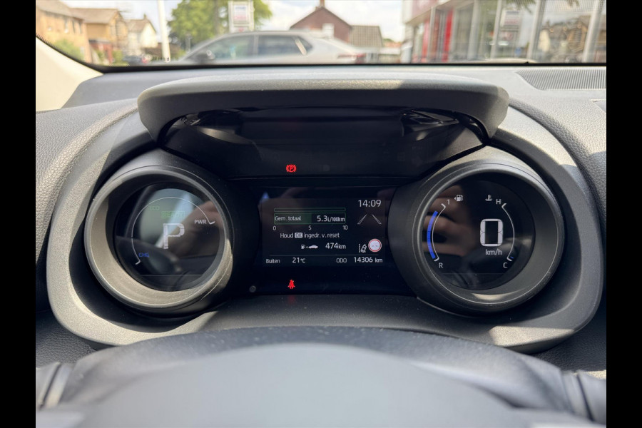 Toyota Yaris 1.5 Hybrid Dynamic Plus | Stoelverwarming, Keyless, LED, Lichtmetalen velgen, Parkeercamera, Adaptive cruise control