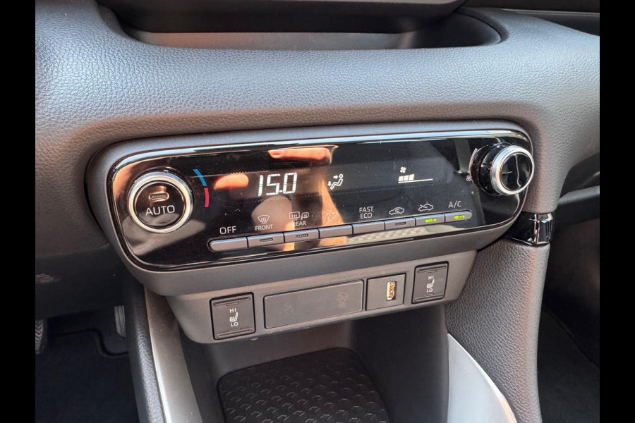 Toyota Yaris 1.5 Hybrid Dynamic Plus | Stoelverwarming, Keyless, LED, Lichtmetalen velgen, Parkeercamera, Adaptive cruise control