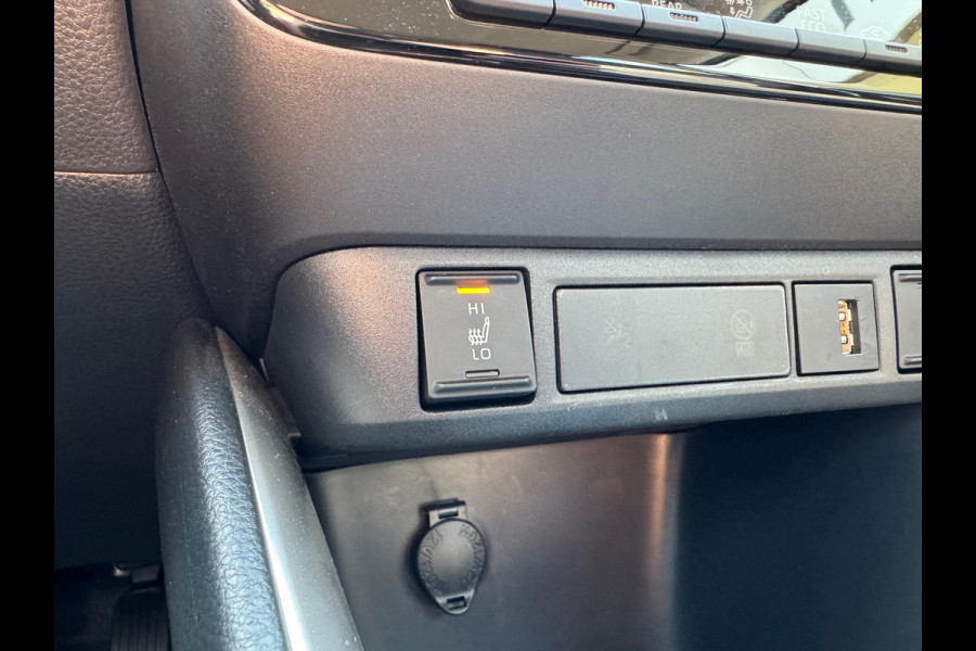 Toyota Yaris 1.5 Hybrid Dynamic Plus | Stoelverwarming, Keyless, LED, Lichtmetalen velgen, Parkeercamera, Adaptive cruise control