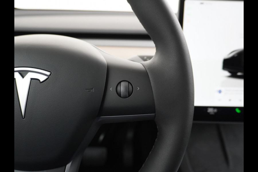 Tesla Model Y Long Range AWD 75 kWh AUTOPILOT | TREKHAAK AFNEEMBAAR | TESLA GARANTIE T/M 4-2027