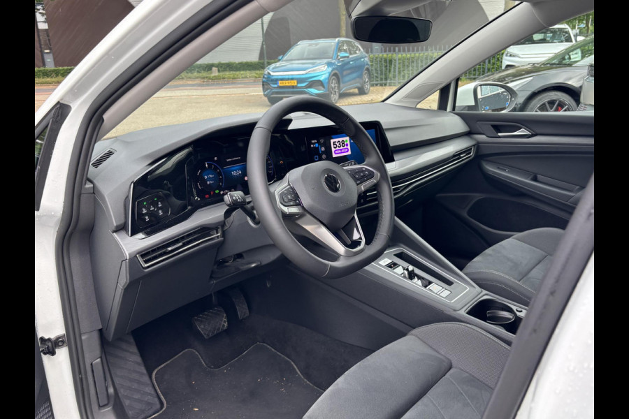 Volkswagen Golf 1.4 eHybrid Style MEMORY SEAT | ALCANTARA | RIJKLAAR INCL. 12 MND. BOVAGGARANTIE