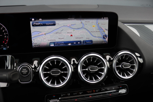 Mercedes-Benz GLA 250 e AMG Line Aut8 | Facelift | Distronic | Panoramadak | Memory | Verwarmd Stuurwiel | HUD | Multibeam LED | Keyless Go | Zitcomfortpakket |
