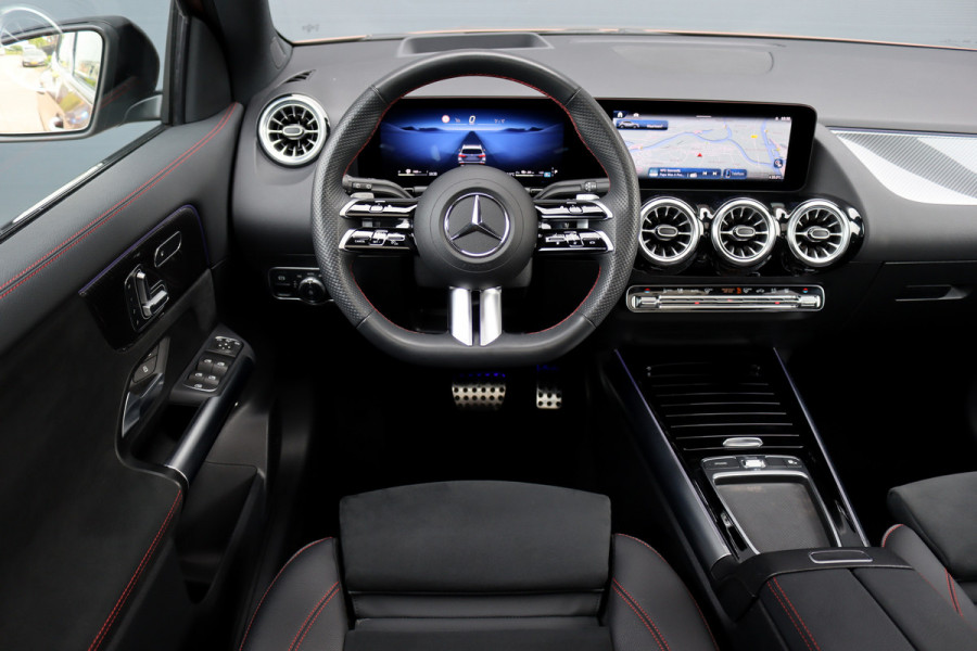 Mercedes-Benz GLA 250 e AMG Line Aut8 | Facelift | Distronic | Panoramadak | Memory | Verwarmd Stuurwiel | HUD | Multibeam LED | Keyless Go | Zitcomfortpakket |