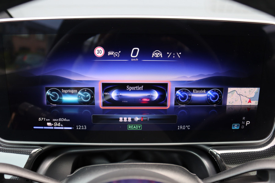 Mercedes-Benz EQE 300 Business Line 89 kWh | Luchtvering | Achterasbesturing | Burmester | Panoramadak | Distronic+ | Leder | Memory | Stuurwiel Verwarmd | Digital Light | Keyless Go |