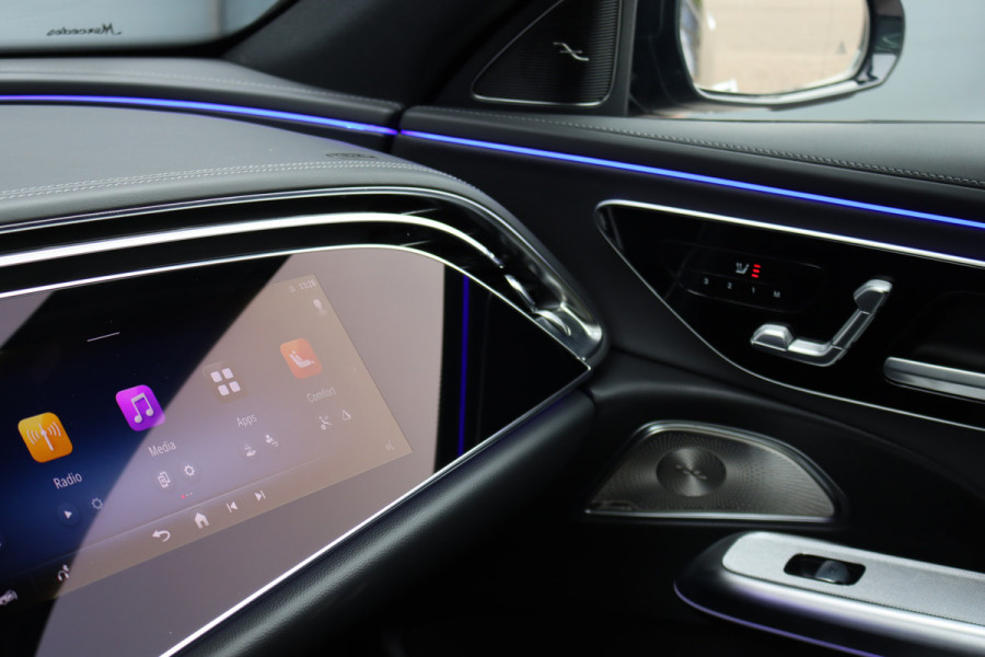 Mercedes-Benz E-Klasse 300 e AMG Line Aut9 | MBUX Hyperscreen | Distronic+ | Burmester | Panoramadak | Memory | 3D-Display | Trekhaak | Digital Light | HUD | Surround Camera |