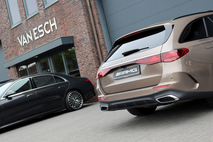 Mercedes-Benz E-Klasse 300 e AMG Line Aut9 | MBUX Hyperscreen | Distronic+ | Burmester | Panoramadak | Memory | 3D-Display | Trekhaak | Digital Light | HUD | Surround Camera |