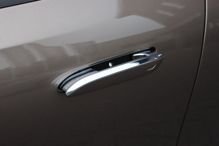 Mercedes-Benz E-Klasse 300 e AMG Line Aut9 | MBUX Hyperscreen | Distronic+ | Burmester | Panoramadak | Memory | 3D-Display | Trekhaak | Digital Light | HUD | Surround Camera |