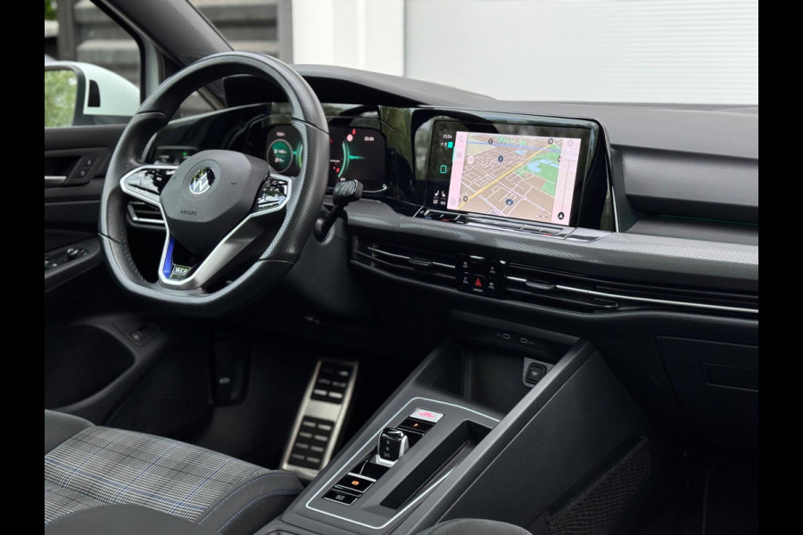 Volkswagen Golf 1.4 eHybrid GTE Pano/HuD/Matrix/Dodehoek