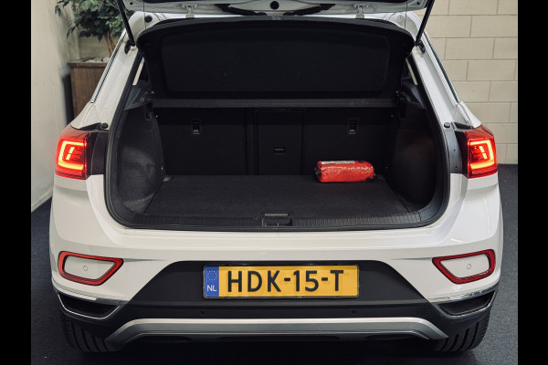 Volkswagen T-Roc 1.5 TSI DSG Style | Massage | IQ | Beats | Trekhaak