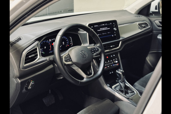 Volkswagen T-Roc 1.5 TSI DSG Style | Massage | IQ | Beats | Trekhaak