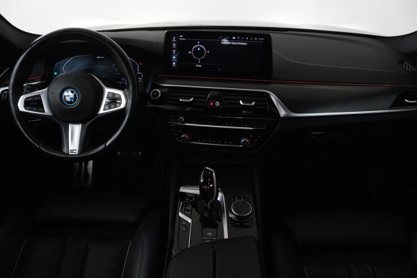 BMW 5 Serie 530e Business Edition Plus (PANO, CAMERA, COMFORTSTOELEN, STOELVERWARMING, SFEERVERLICHTING, DEALER ONDERHOUDEN)