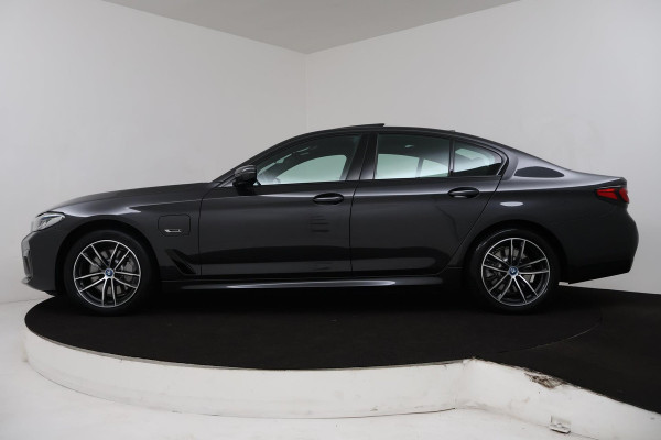 BMW 5 Serie 530e Business Edition Plus (PANO, CAMERA, COMFORTSTOELEN, STOELVERWARMING, SFEERVERLICHTING, DEALER ONDERHOUDEN)