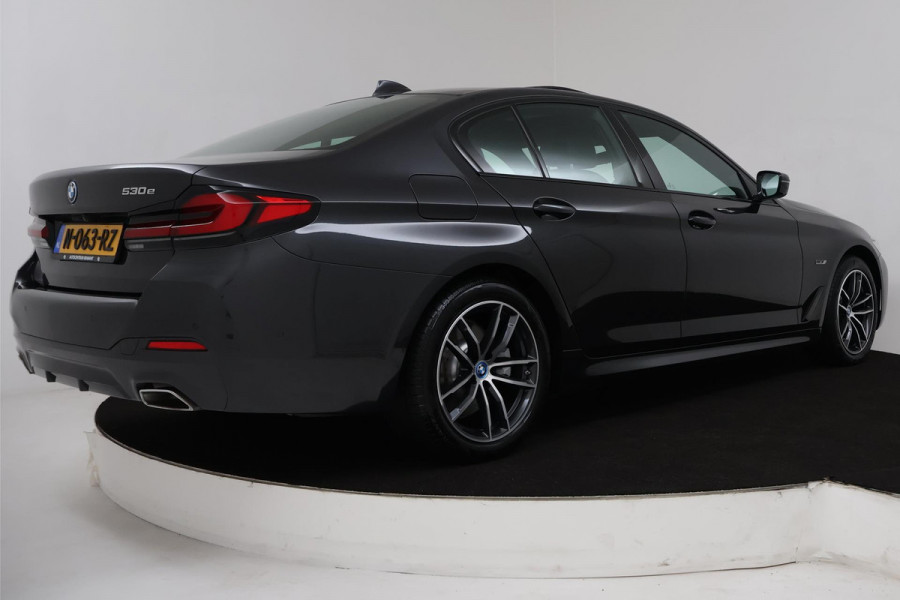 BMW 5 Serie 530e Business Edition Plus (PANO, CAMERA, COMFORTSTOELEN, STOELVERWARMING, SFEERVERLICHTING, DEALER ONDERHOUDEN)