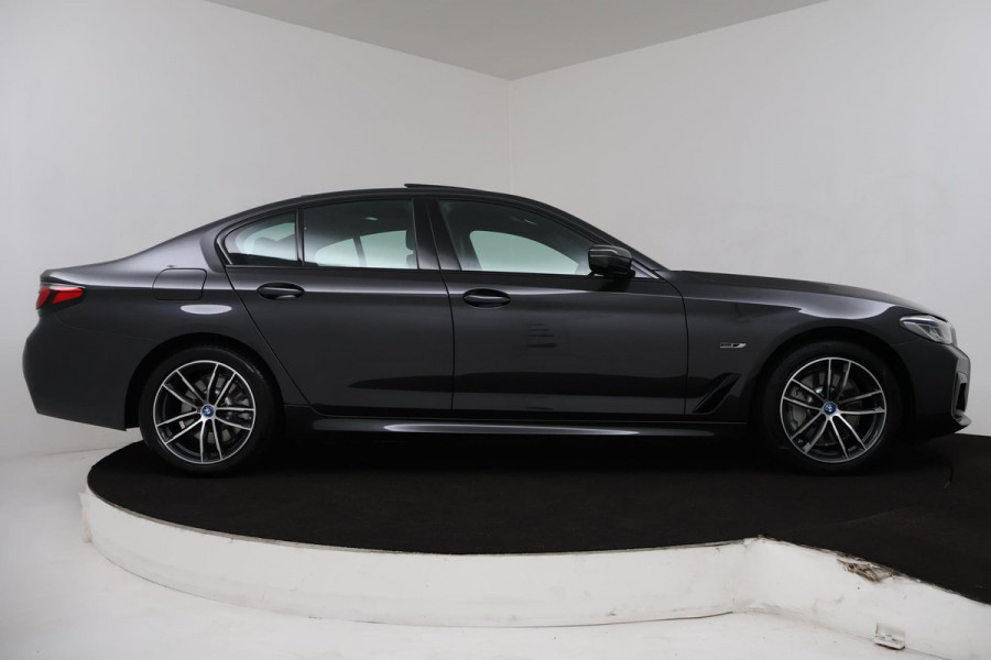 BMW 5 Serie 530e Business Edition Plus (PANO, CAMERA, COMFORTSTOELEN, STOELVERWARMING, SFEERVERLICHTING, DEALER ONDERHOUDEN)