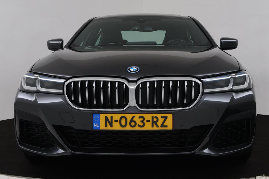 BMW 5 Serie 530e Business Edition Plus (PANO, CAMERA, COMFORTSTOELEN, STOELVERWARMING, SFEERVERLICHTING, DEALER ONDERHOUDEN)