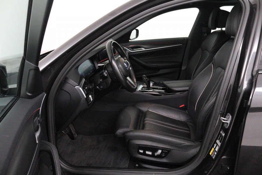 BMW 5 Serie 530e Business Edition Plus (PANO, CAMERA, COMFORTSTOELEN, STOELVERWARMING, SFEERVERLICHTING, DEALER ONDERHOUDEN)