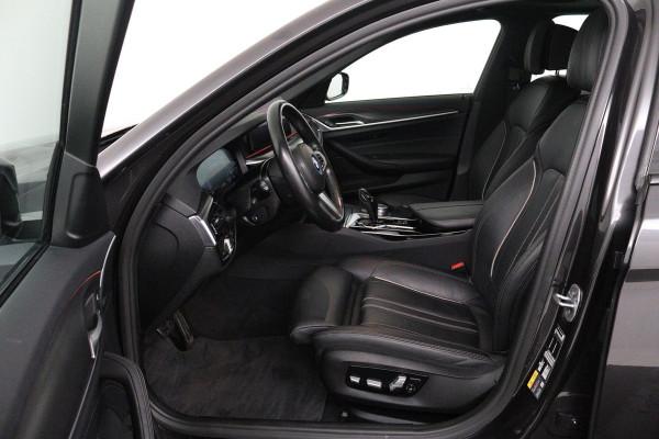 BMW 5 Serie 530e Business Edition Plus (PANO, CAMERA, COMFORTSTOELEN, STOELVERWARMING, SFEERVERLICHTING, DEALER ONDERHOUDEN)