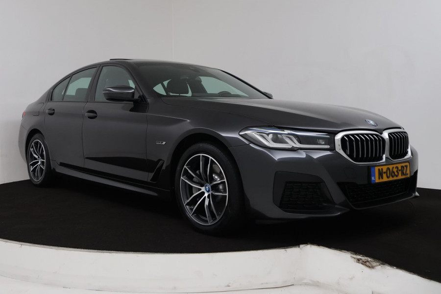 BMW 5 Serie 530e Business Edition Plus (PANO, CAMERA, COMFORTSTOELEN, STOELVERWARMING, SFEERVERLICHTING, DEALER ONDERHOUDEN)